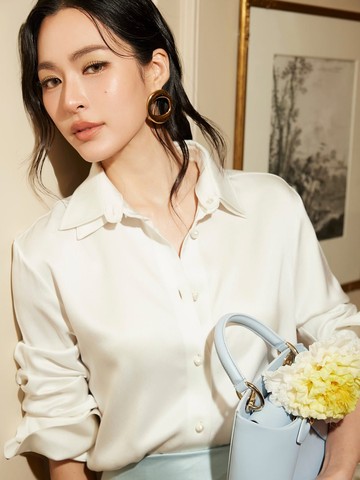 Pesona Lingling Kwong 'Wanita Tecantik Dunia 2026' di Show Dior, Paris