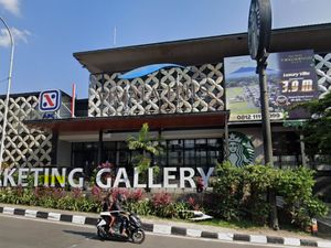 Nggak Cuma Baju, Motif Batik Juga Bisa Percantik Fasad Bangunan