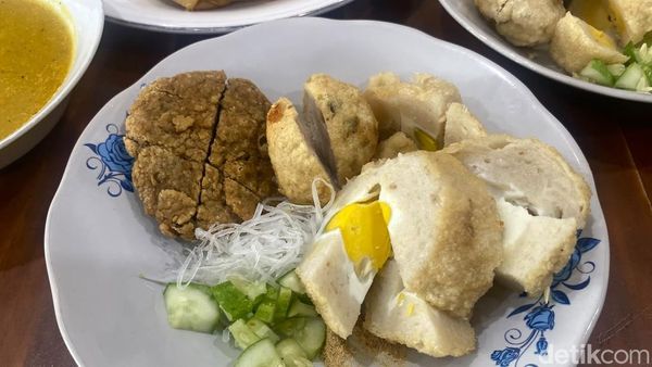 Ngemil Sore! Cicip Pempek Enak dan Celimpungan Legendaris di Kemayoran