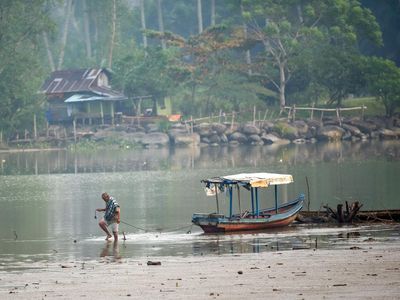 Pendangkalan Muara Batang Anai Ganggu Aktivitas Nelayan
