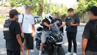 2 WNA Tunggang Langgang Dikejar Imigrasi, Diduga Ajari Bule Naik Motor di Bali