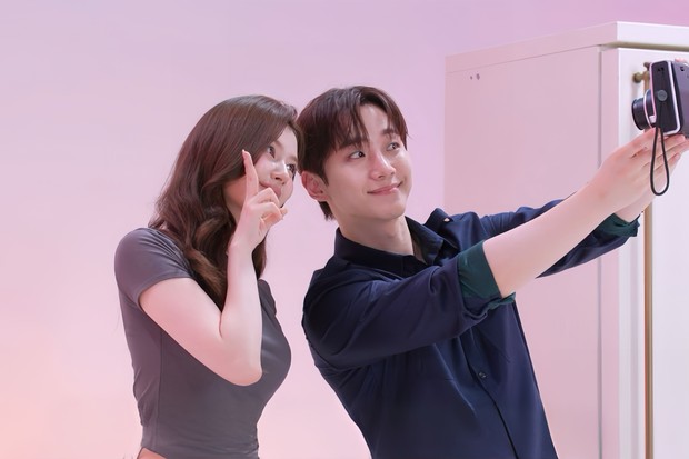 Sana TWICE dan Junho 2PM saling membagikan dukungan positif terhadap satu sama lain dalam acara 'Sana's Fridge Interview'.