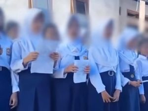 Viral Siswi SMP Berhijab di Luwu Nyanyi Rohani Saat Melayat di Rumah Teman