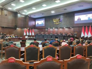 MK Tolak Hadirkan Gibran di Sidang Gugatan Syarat Pendidikan