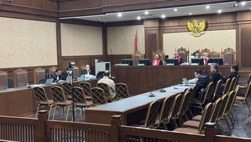 Terdakwa Kasus Bea Cukai Nangis di Sidang, Ngaku Menyesal Terima Duit Suap