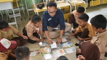TEP Undip Beri Edukasi Kesehatan Lingkungan ke Siswa Tempirai Selatan