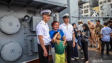 Tiga Kapal Perang Rusia Kunjungi Indonesia, Warga Berkesempatan Naik Kapal