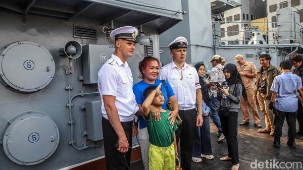 Tiga Kapal Perang Rusia Kunjungi Indonesia, Warga Berkesempatan Naik Kapal