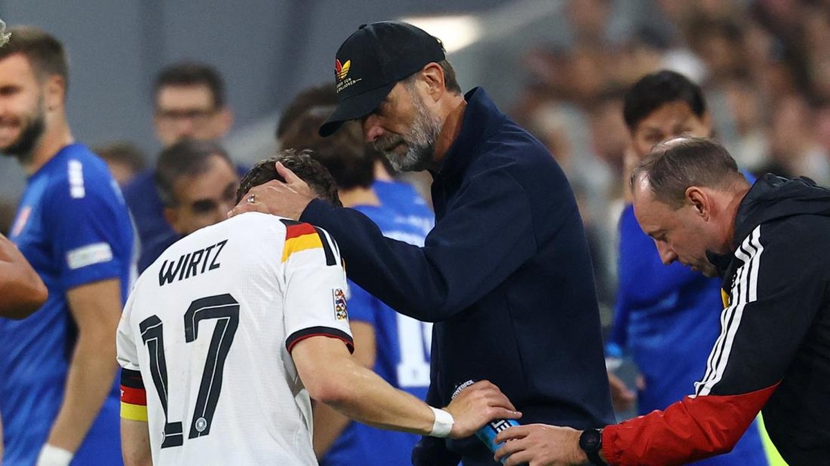 Florian Wirtz senang akhirnya bisa dilatih Juergen Klopp. (REUTERS/Kai Pfaffenbach)