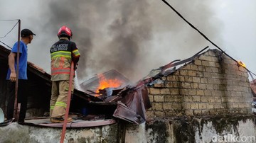 2 Rumah Warga di Bogor Hangus Terbakar gegara Korsleting Listrik