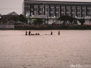 2 Bocah Tenggelam di Banjir Kanal Barat Semarang, 1 Ditemukan Tewas