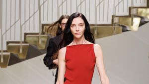 Foto: Eksplorasi Italian Attitude dalam Koleksi TODS Spring-Summer 2027
