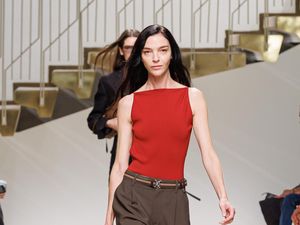 Foto: Eksplorasi Italian Attitude dalam Koleksi TODS Spring-Summer 2027