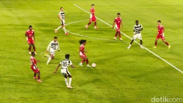 Kendal Tornado Tumbangkan Tuan Rumah Persis Solo 2-0
