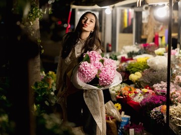Pesona Raline Shah di Toko Bunga, Selipkan Renungan Soal Alam