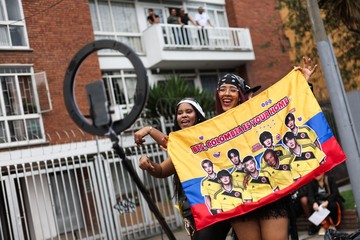 Ribuan Penggemar Antusias Sambut Konser Perdana BTS di Bogota