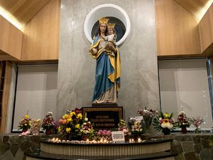 Teks Doa Novena Tiga Salam Maria untuk Memanjatkan Berbagai Permohonan