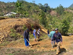 TEP UB Perbaiki Jembatan Lapuk demi Buka Akses Petani Kopi Mamasa