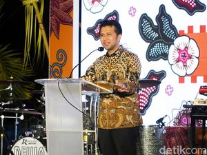 Unik! Peringatan Hari Batik Nasional di Surabaya Diwarnai Parade Perahu