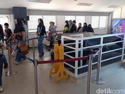 Eskalator Stasiun Duri Masih Diperbaiki, Sejumlah Penumpang KRL Kecele