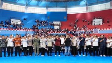 Walkot Makassar Dampingi Mensos Luncurkan Gerakan Peduli Tetangga