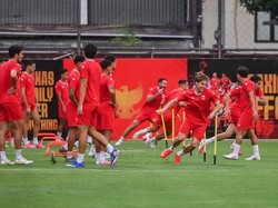 Sejumlah pesepak bola Timnas Indonesia mengikuti sesi latihan di Stadion PTIK, Jakarta, Minggu (4/10/2026), sebagai persiapan menghadapi Thailand. ANTARA FOTO/Rivan Awal Lingga