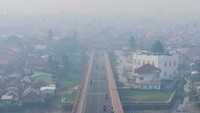 Penampakan Palembang Diselimuti Asap Karhutla, Kualitas Udara Berbahaya