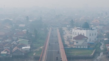 Penampakan Palembang Diselimuti Asap Karhutla, Kualitas Udara Berbahaya