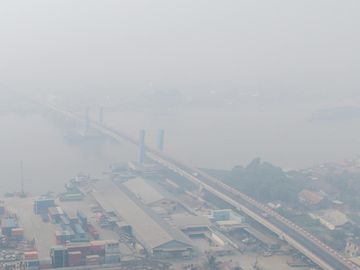 Kabut Asap Selimuti Palembang, Kualitas Udara  Masuk Kategori Berbahaya