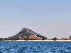 Kebakaran di Pulau Kenawa NTB, Savana Hangus