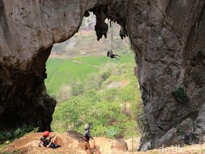 Pesona Gunung Hawu, Batuan Purba yang Tawarkan Wisata Ekstrem