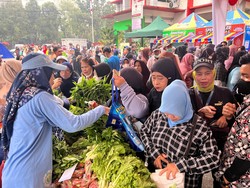 Potret Warga Pontianak Serbu Pasar Murah Imbas Harga Pangan Naik