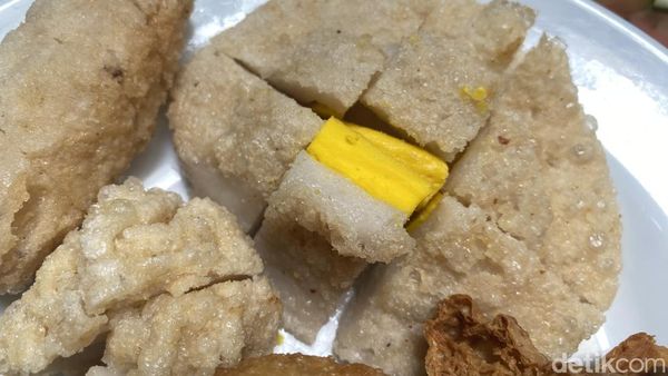 Warung Legendaris Sejak 1999 Ini Punya Pempek Tahu hingga Model Enak