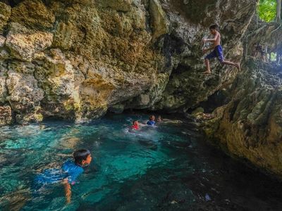 Pesona Gua Air Kontamale Wakatobi, Telaga Biru di Antara Stalaktit
