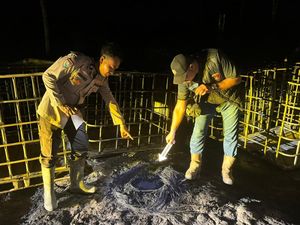 Bak Penampungan Minyak Illegal Refinery di Muba Terbakar, Pemilik Diamankan