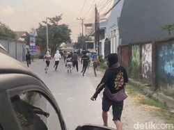 Video: Momen Pelaku Tawuran di Makassar Kocar-kacir Dikejar Polisi