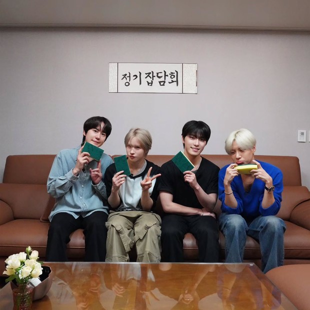 Na PD mengumumkan Kyuhyun Super Junior, Taemin SHINee, Dino SEVENTEEN, dan Kyungmin TWS akan menjadi tamu episode kedua acara 'Small Talk Club'.