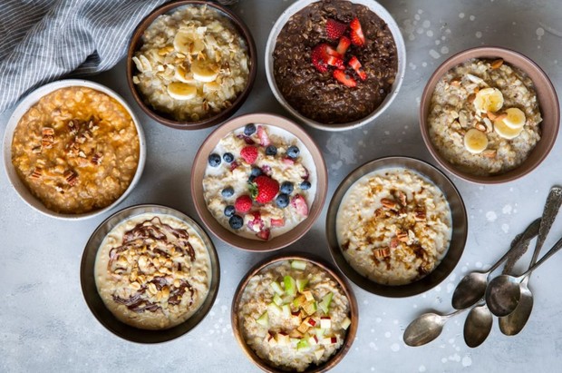 Oatmeal menjadi pilihan menu sarapan dengan tekstur lembut dan gurih yang memberikan rasa nyaman pada organ pencernaan.