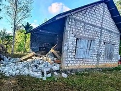 Sejumlah Rumah Rusak-Roboh Akibat Gempa M 6,1 di Sumba Barat Daya