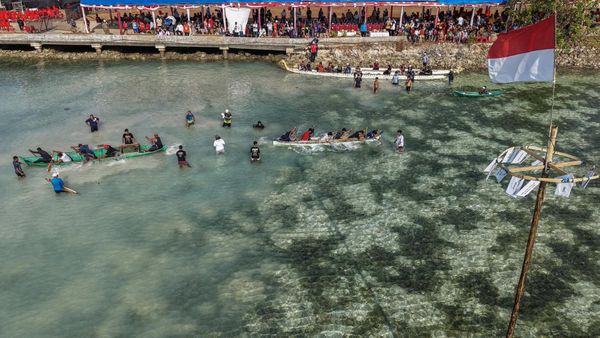 Serunya Tarik Tambang Perahu, Warga Ramaikan Wakatobi Wave 2026