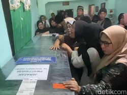 Tangis Keluarga Pecah Saat Jenazah Korban KM Virgo Tiba di Banyuwangi