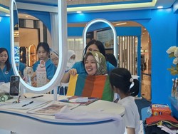 Ibu-ibu Jogja Antusias Coba Personal Color Analysis dari Frisian Flag