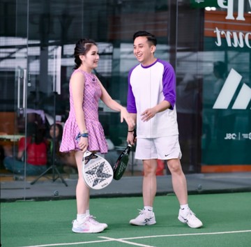 Gaya Ayu Ting Ting &amp; Pacar di Ultah Umi Kalsum, Makin Terbuka Pamer Kedekatan