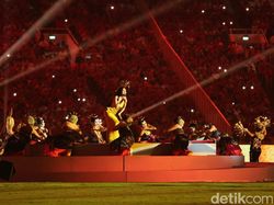 Anggun C Sasmi Nangis Nyanyikan Tanah Airku di GBK, Liriknya Kena Banget