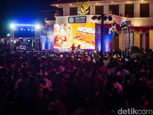 Gelora Arek-Arek Suroboyo Nobar Timnas Indonesia di Grahadi