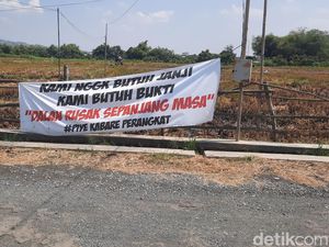 Jalan di Bumirejo Pati Rusak Parah, Warga Pasang Spanduk Protes