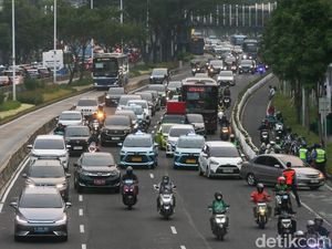 Video Jalan Sudirman-Thamrin Padat Jelang Aksi Massa di Jakarta