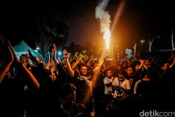Jelang Final ASEAN Cup, Ultras Garuda Guncang GBK dengan Chant dan Flare