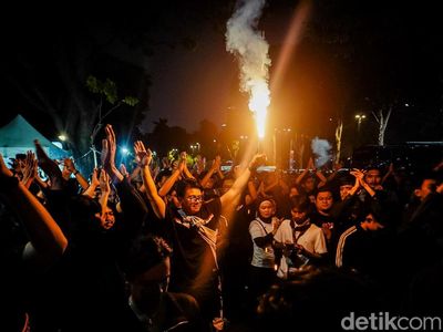 Jelang Final ASEAN Cup, Ultras Garuda Guncang GBK dengan Chant dan Flare