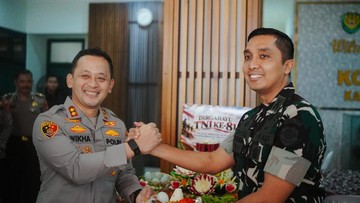 HUT Ke-81 TNI: Kapolres Bogor Beri Kejutan Tumpeng ke Makodim 0621, Eratkan Sinergitas
